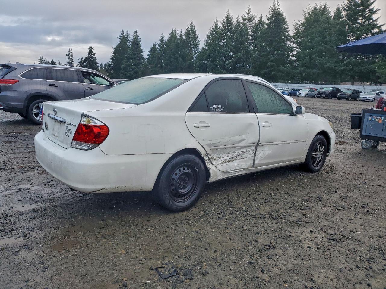 2006 TOYOTA CAMRY LE photo 3