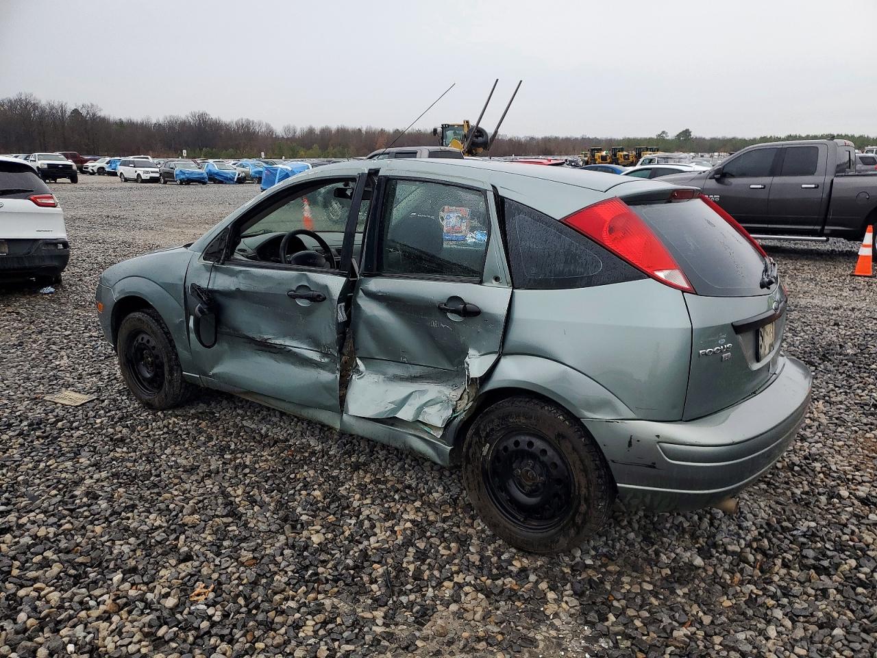 2005 FORD FOCUS ZX5 photo 2