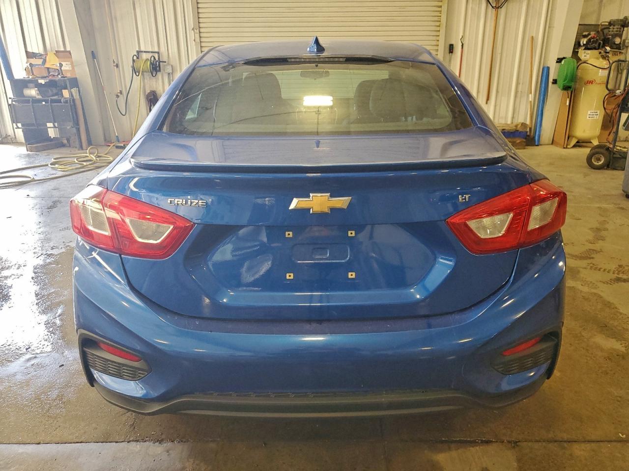 2017 CHEVROLET CRUZE LT photo 6