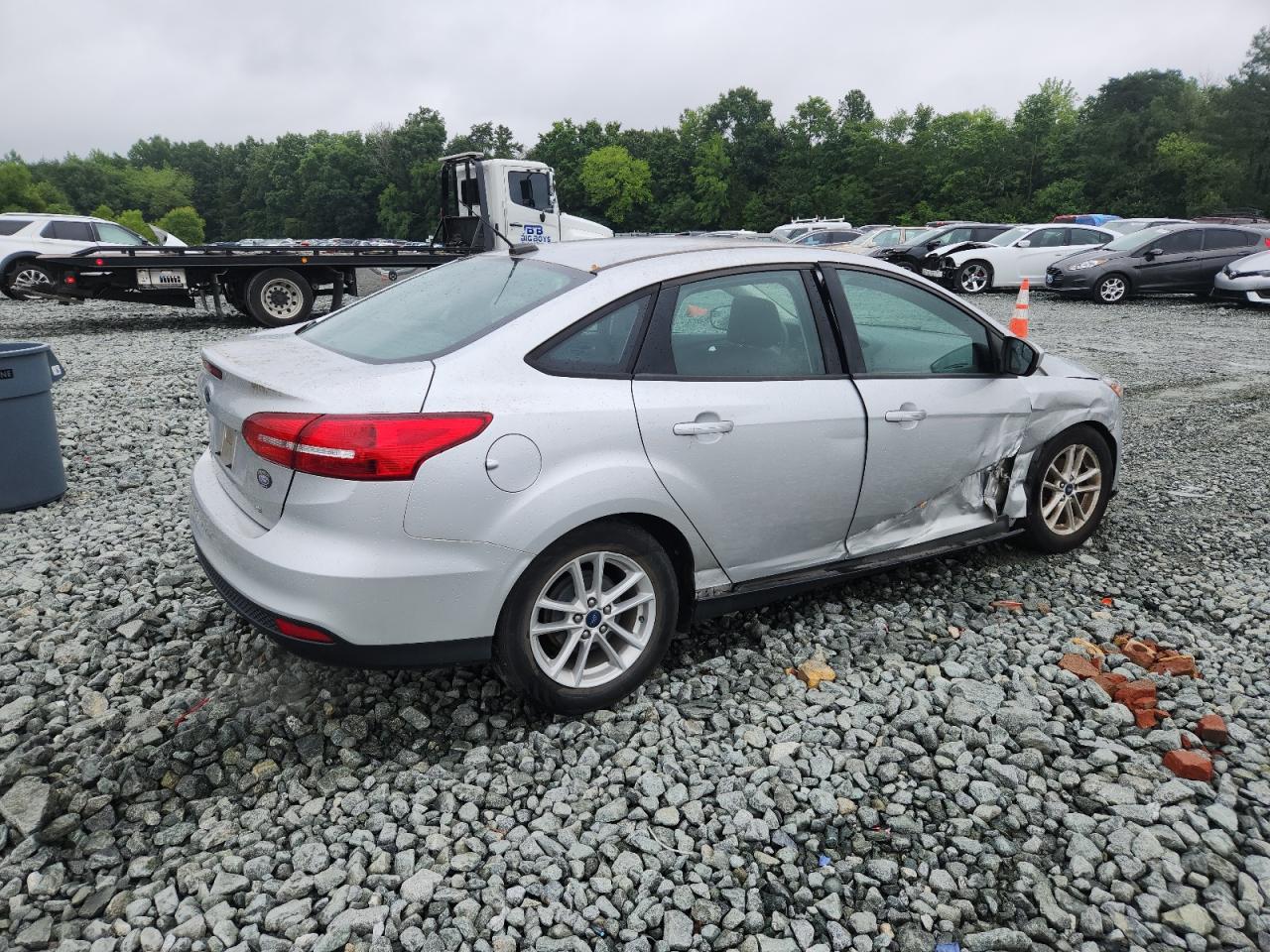 2018 FORD FOCUS SE photo 3