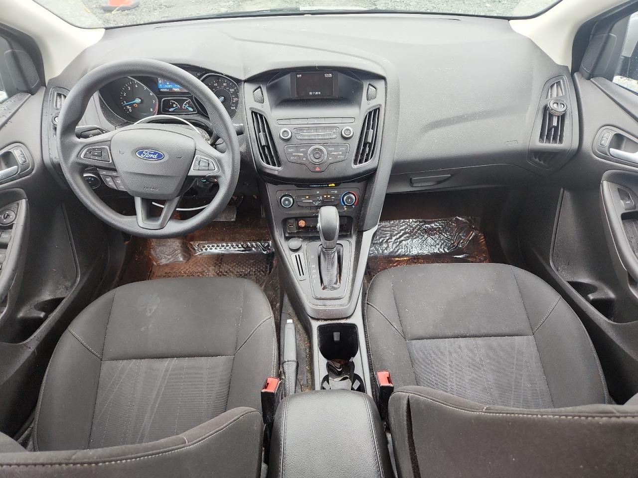 2018 FORD FOCUS SE photo 8