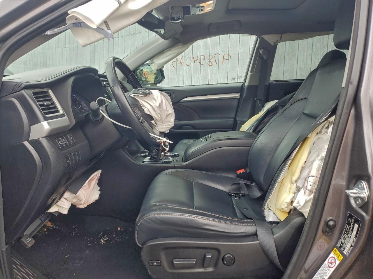 2017 TOYOTA HIGHLANDER SE photo 7