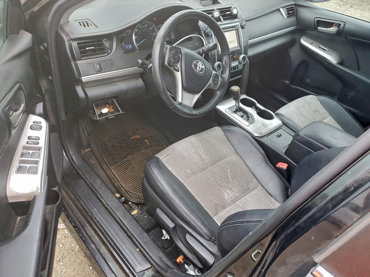 2014 TOYOTA CAMRY L photo 8