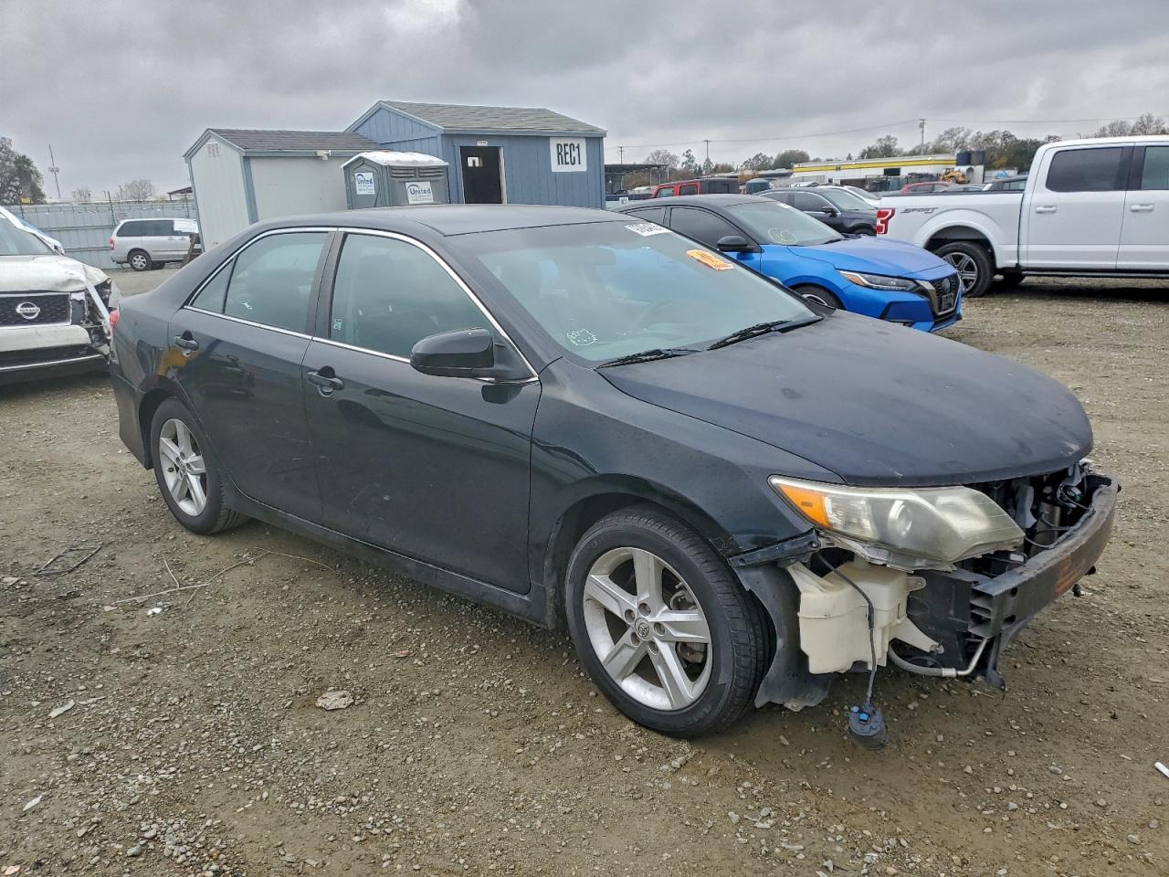 2014 TOYOTA CAMRY L photo 4