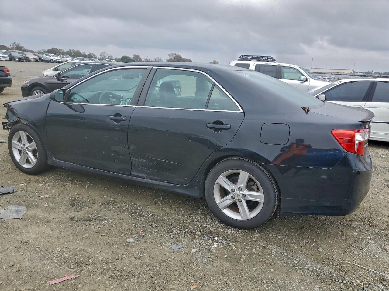 2014 TOYOTA CAMRY L photo 2