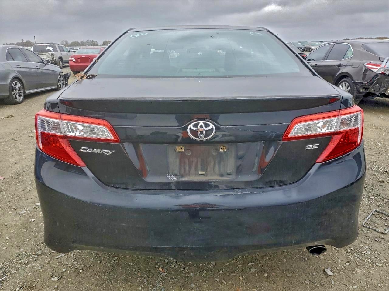 2014 TOYOTA CAMRY L photo 6