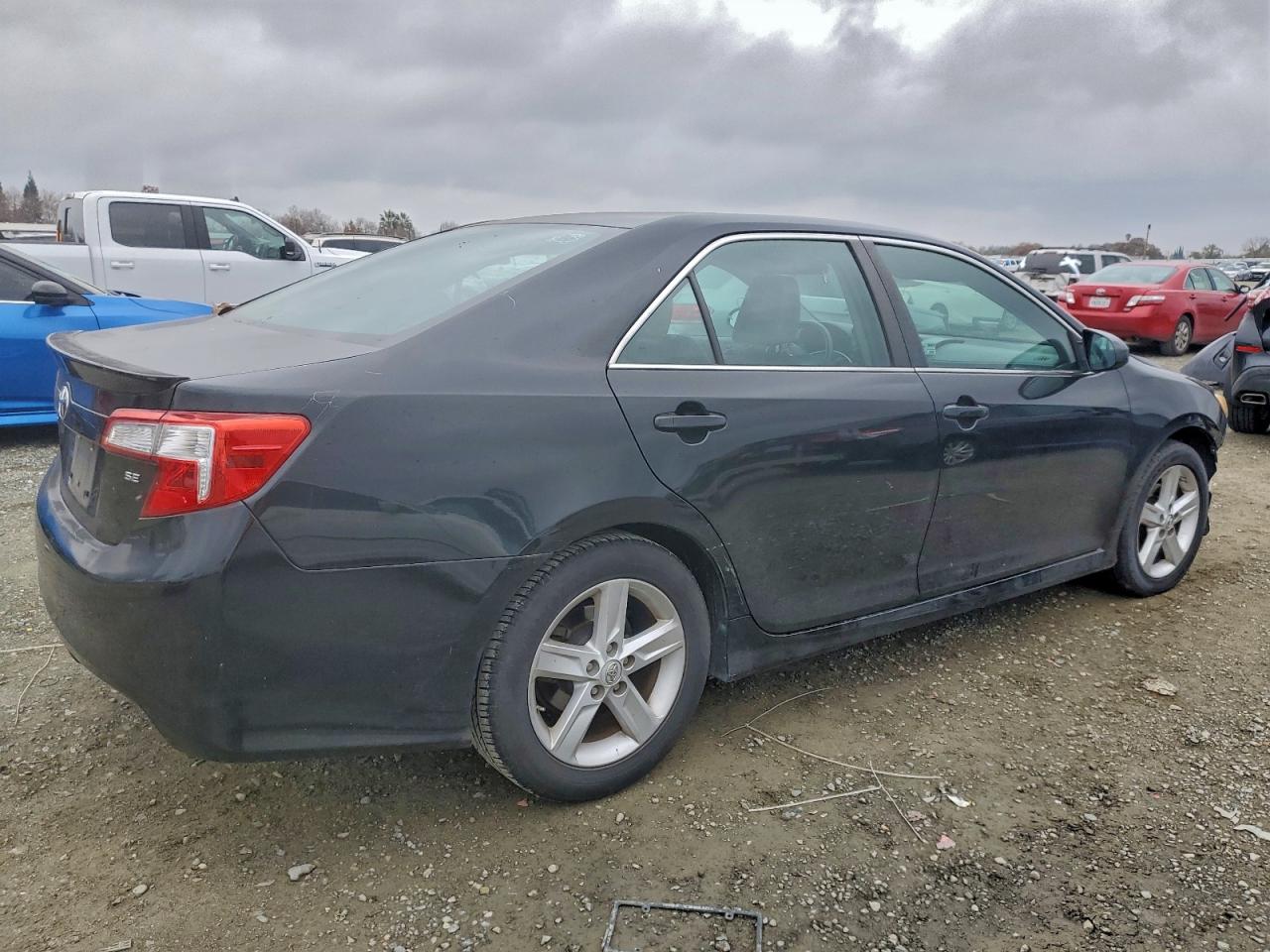 2014 TOYOTA CAMRY L photo 3