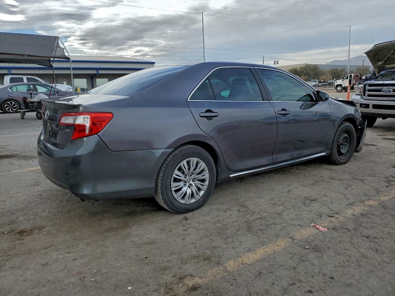 2014 TOYOTA CAMRY L photo 3