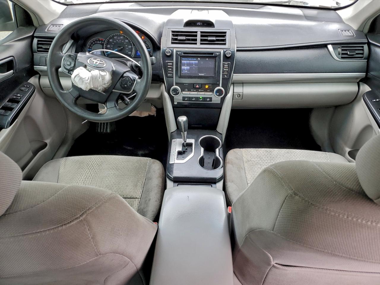 2014 TOYOTA CAMRY L photo 8