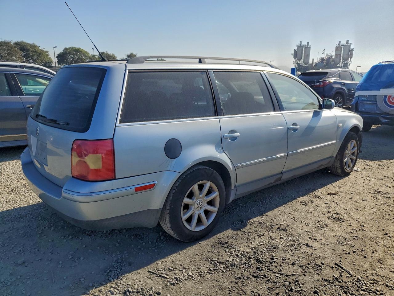 2004 VOLKSWAGEN PASSAT GLS photo 3