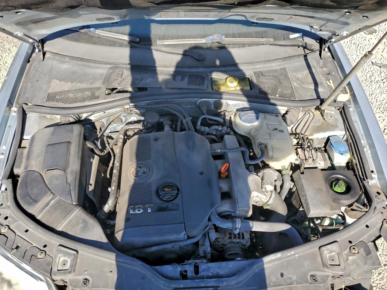 2004 VOLKSWAGEN PASSAT GLS photo 11