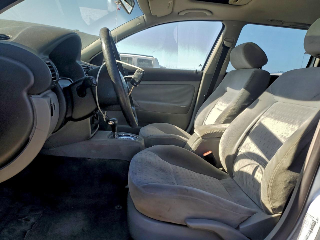 2004 VOLKSWAGEN PASSAT GLS photo 7