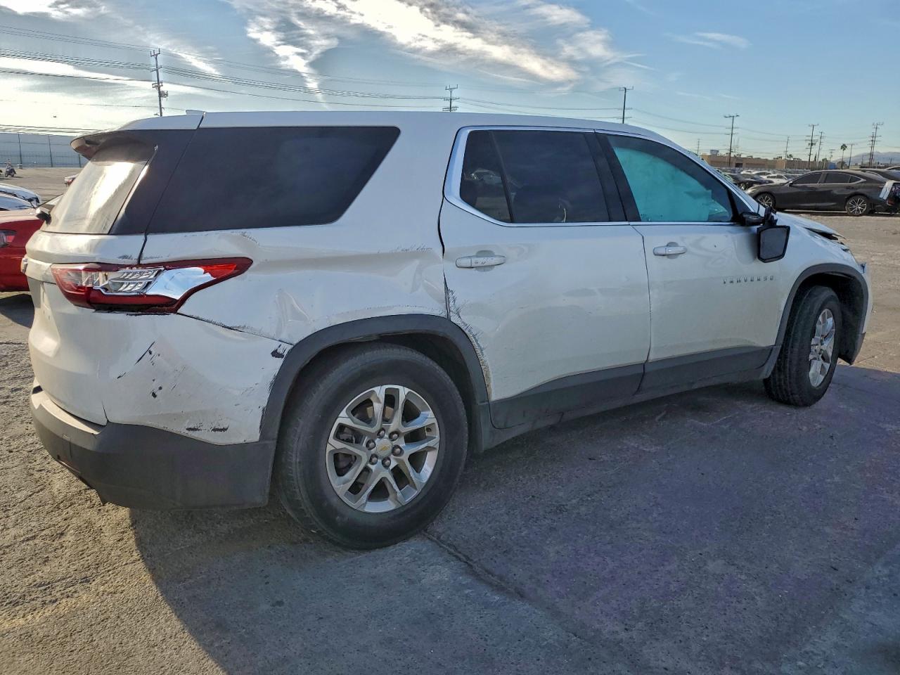 2020 CHEVROLET TRAVERSE LS photo 3