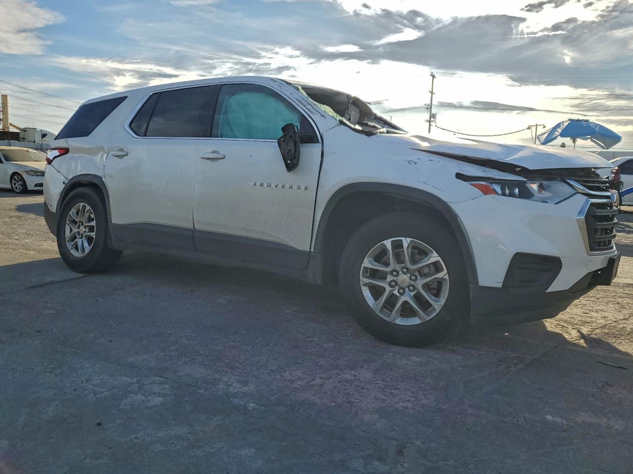 2020 CHEVROLET TRAVERSE LS photo 4