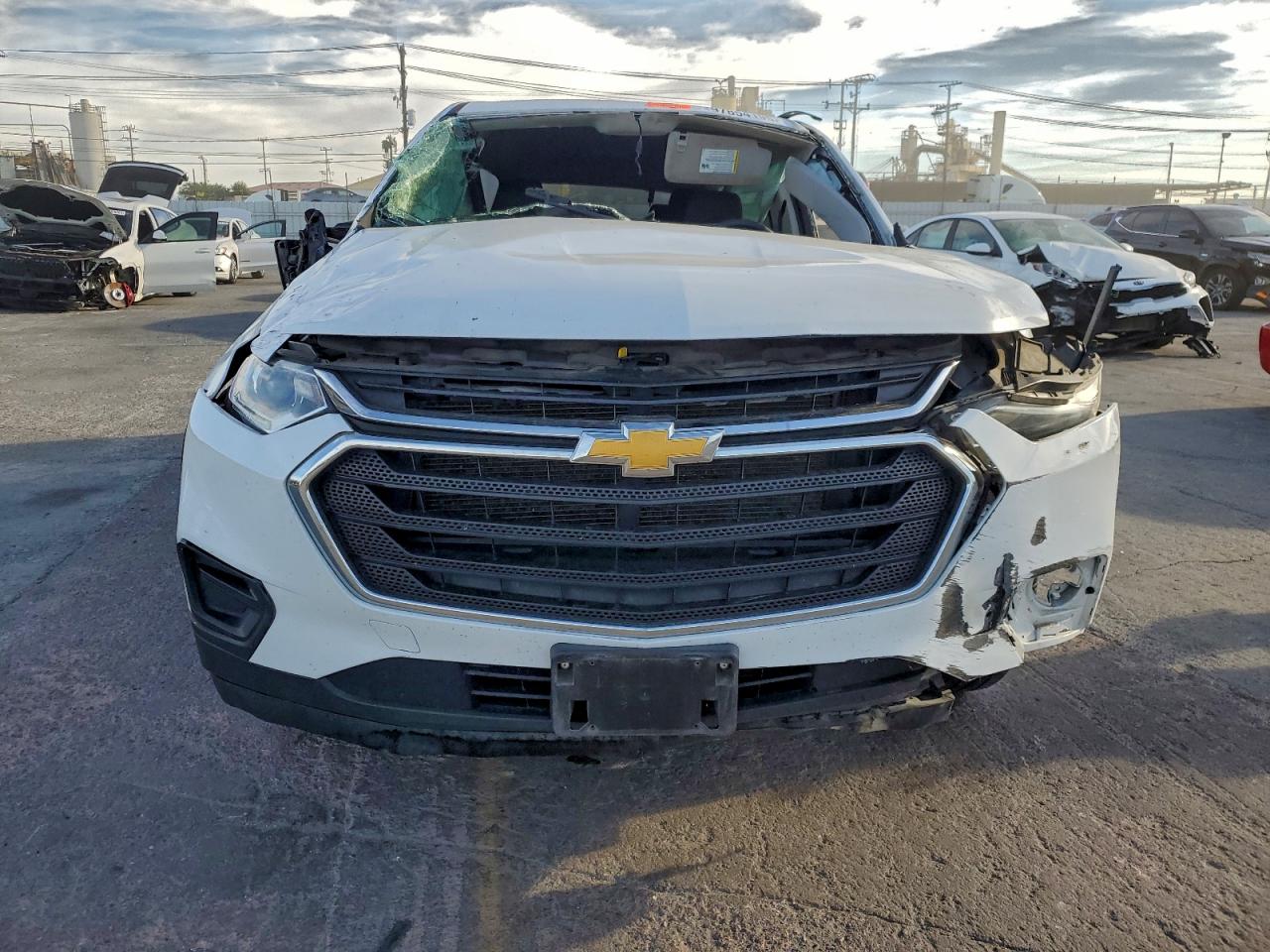 2020 CHEVROLET TRAVERSE LS photo 5
