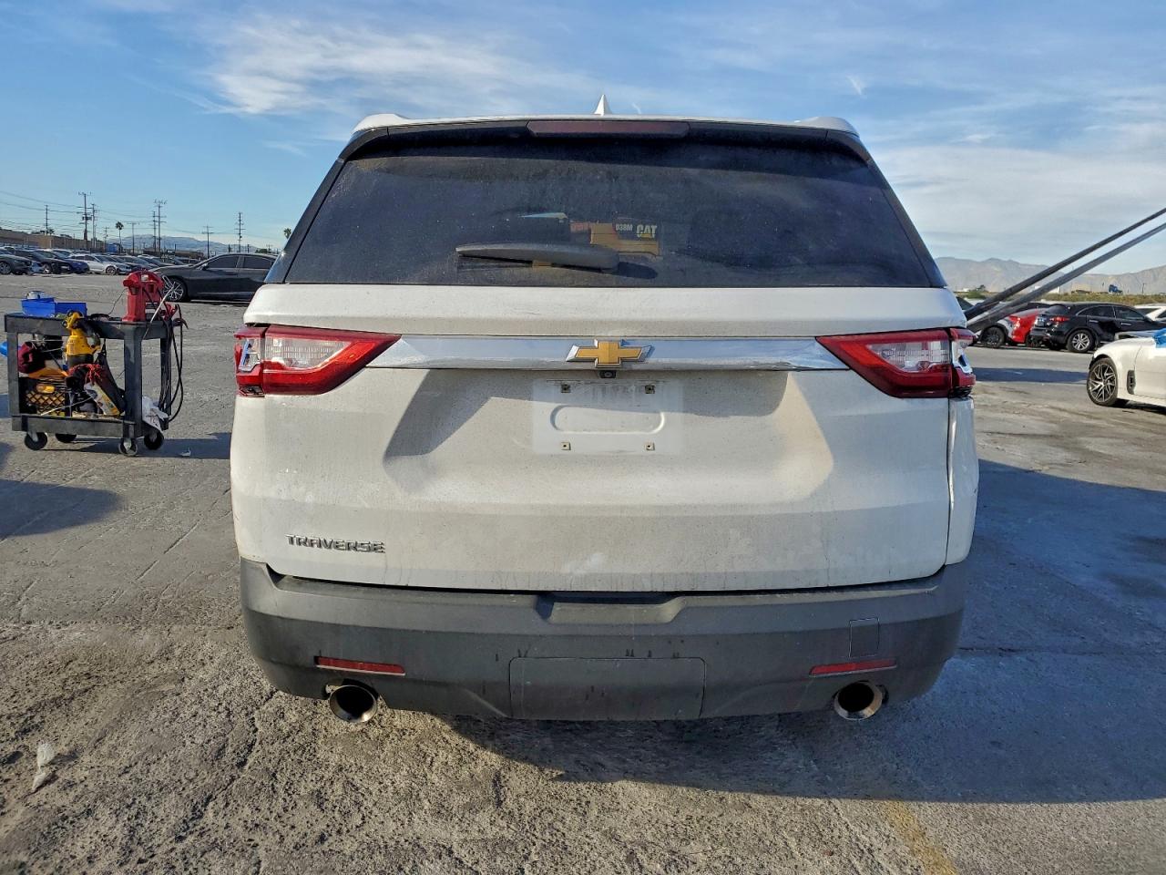 2020 CHEVROLET TRAVERSE LS photo 6