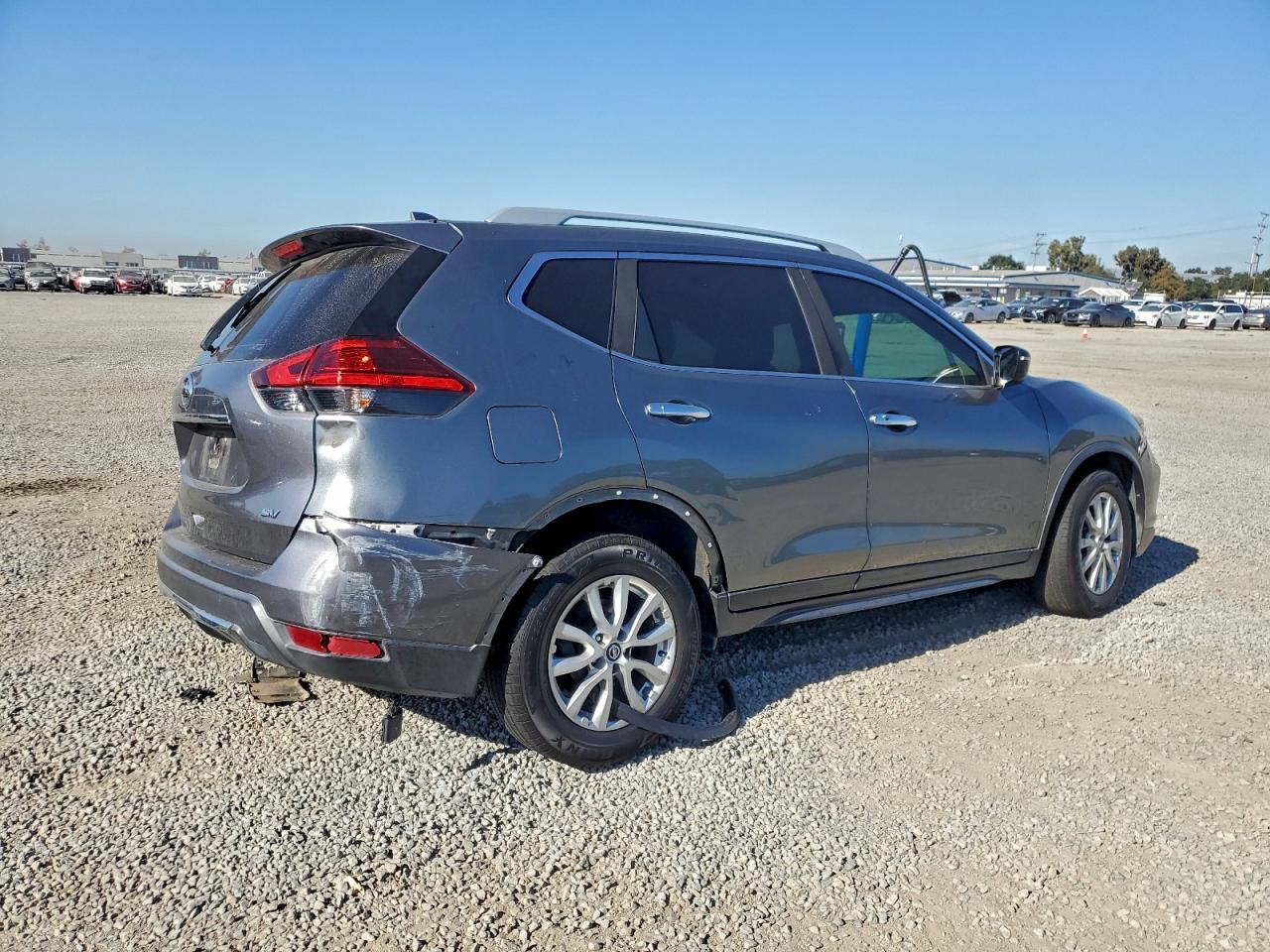 2017 NISSAN ROGUE SV photo 5