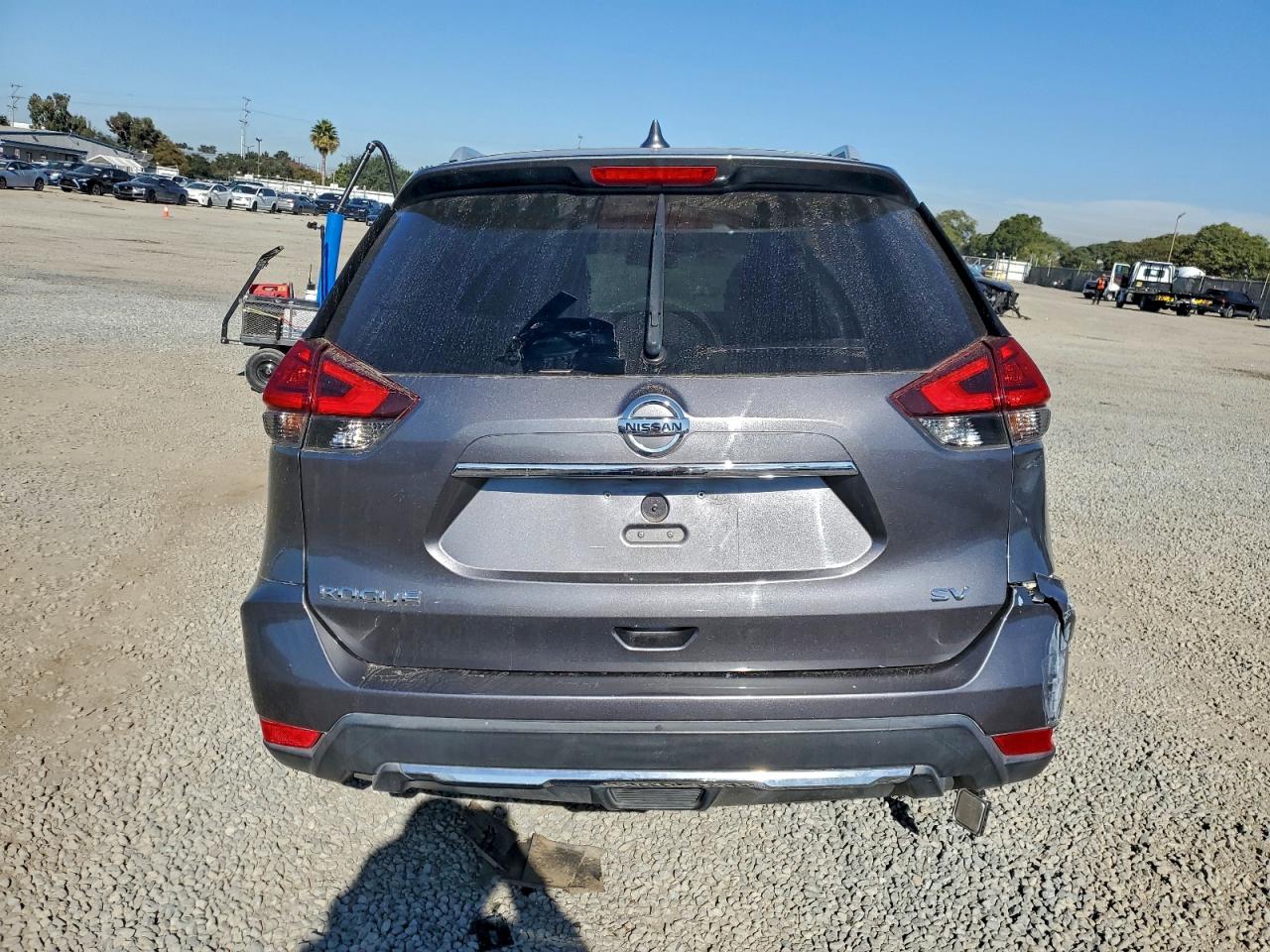 2017 NISSAN ROGUE SV photo 11