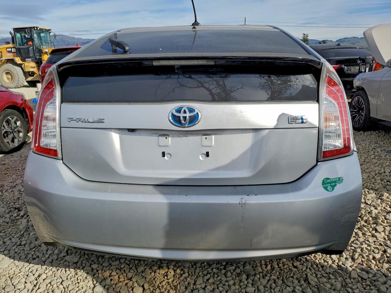 2013 TOYOTA PRIUS photo 6