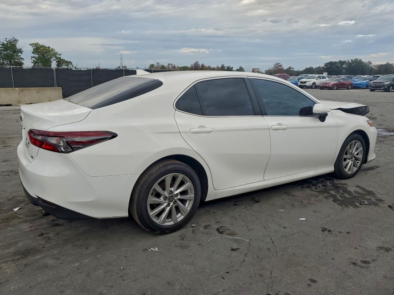 2023 TOYOTA CAMRY LE photo 3