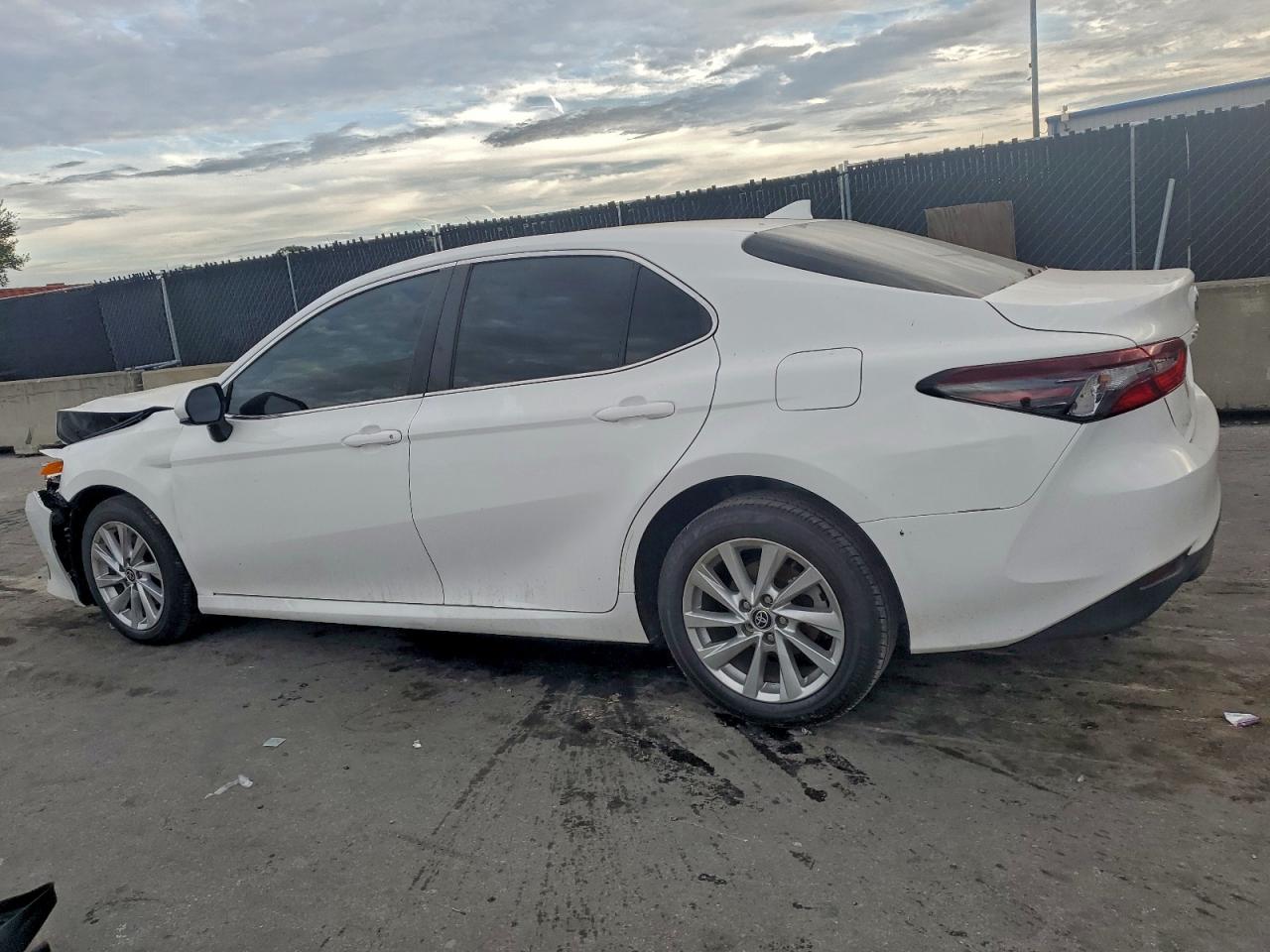 2023 TOYOTA CAMRY LE photo 2