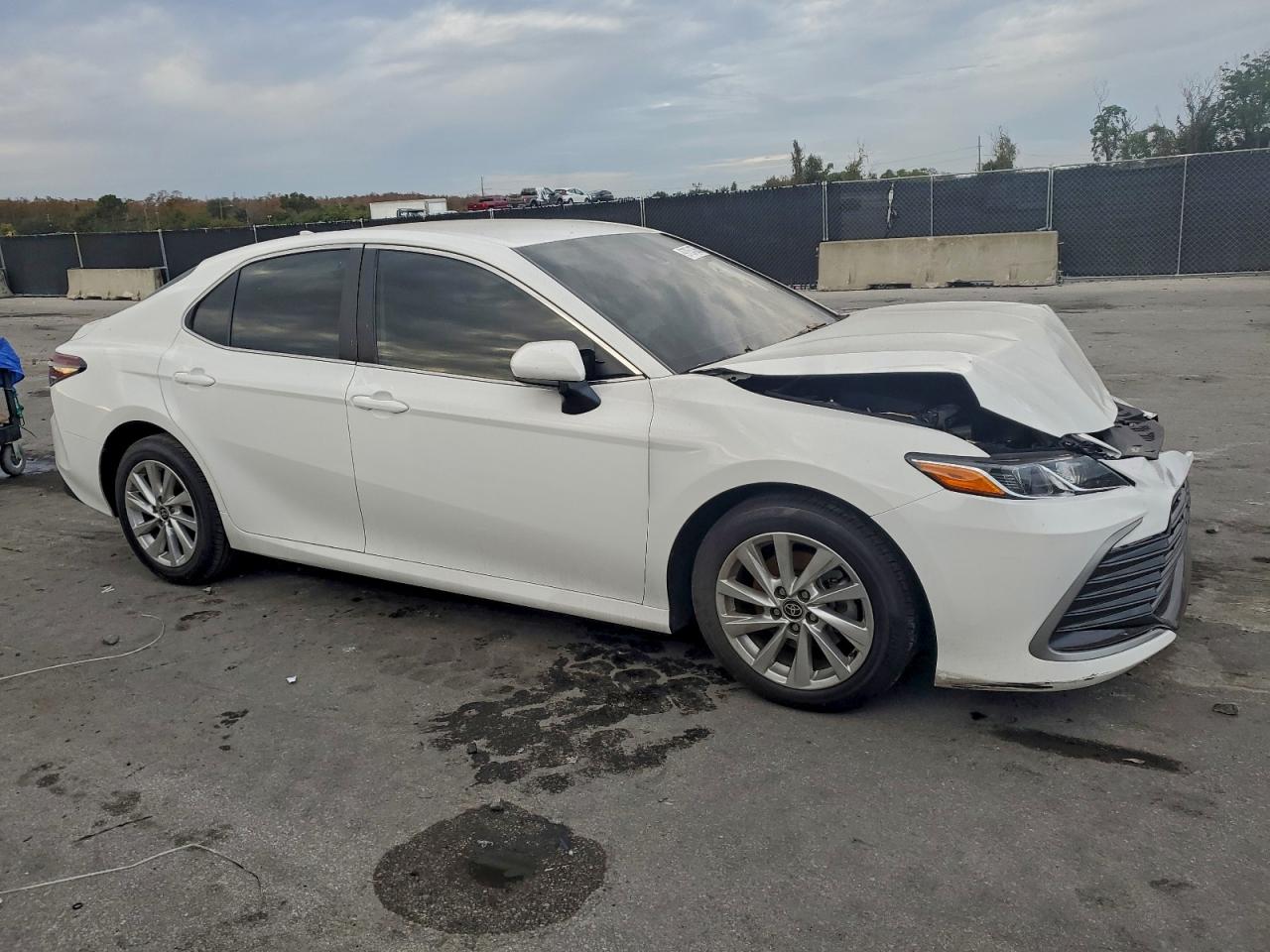 2023 TOYOTA CAMRY LE photo 4