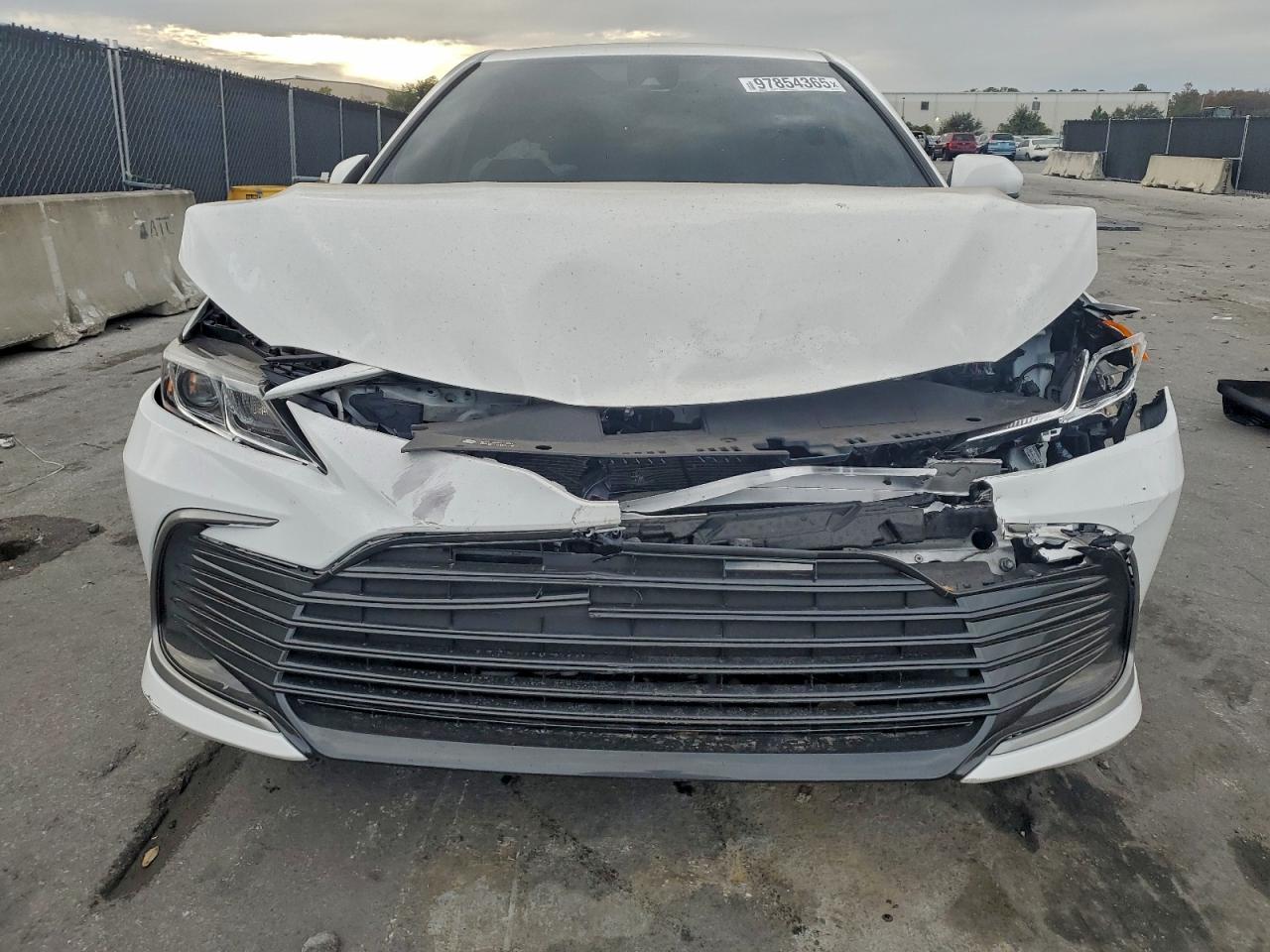 2023 TOYOTA CAMRY LE photo 5