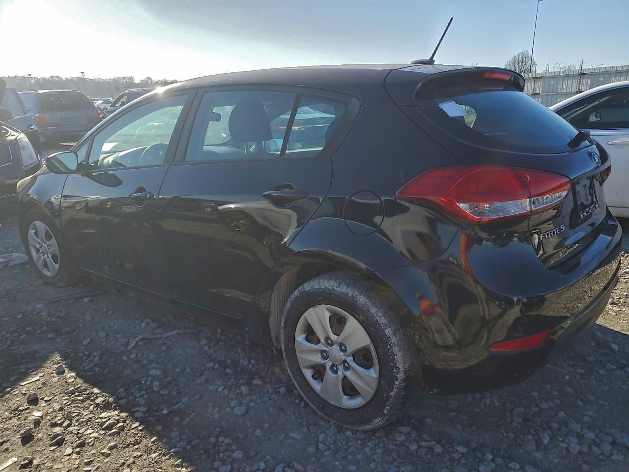 2017 KIA FORTE LX photo 2