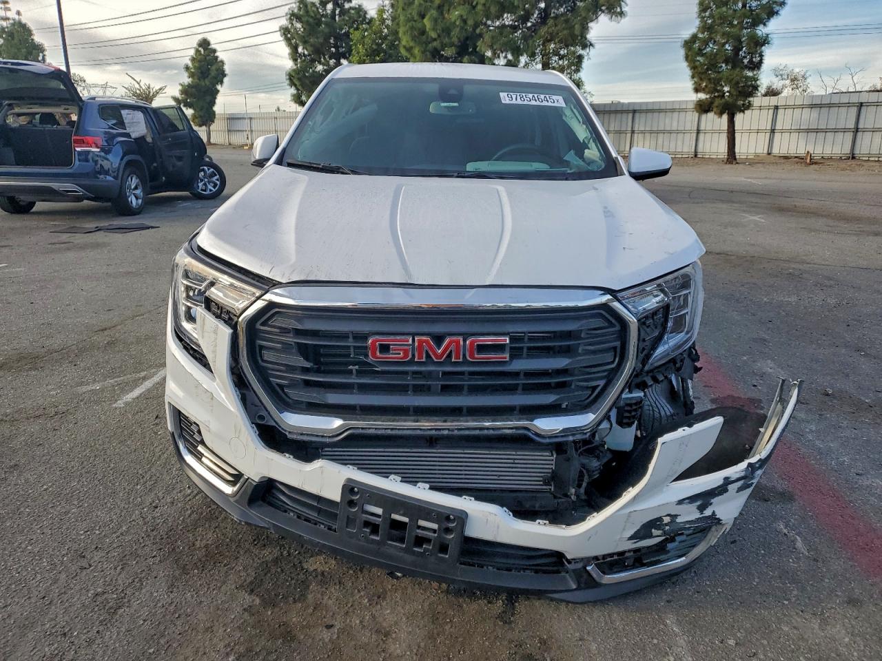 2024 GMC TERRAIN SLE photo 9