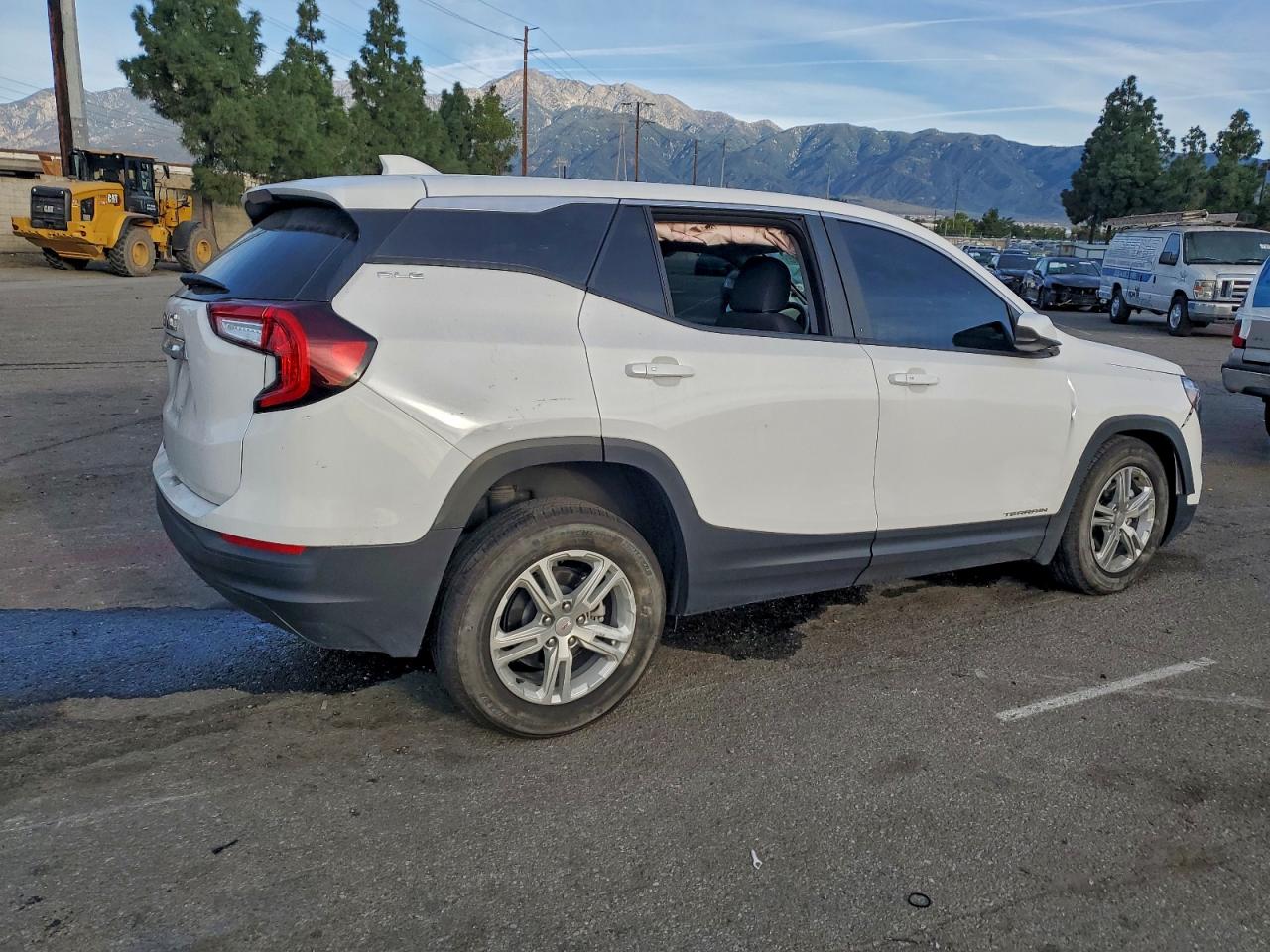 2024 GMC TERRAIN SLE photo 5