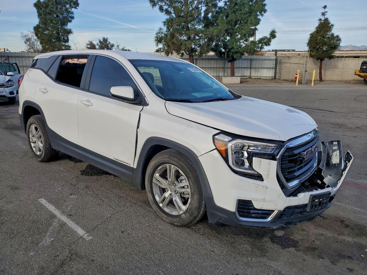 2024 GMC TERRAIN SLE photo 7