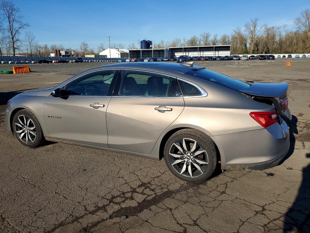 2018 CHEVROLET MALIBU LT photo 2