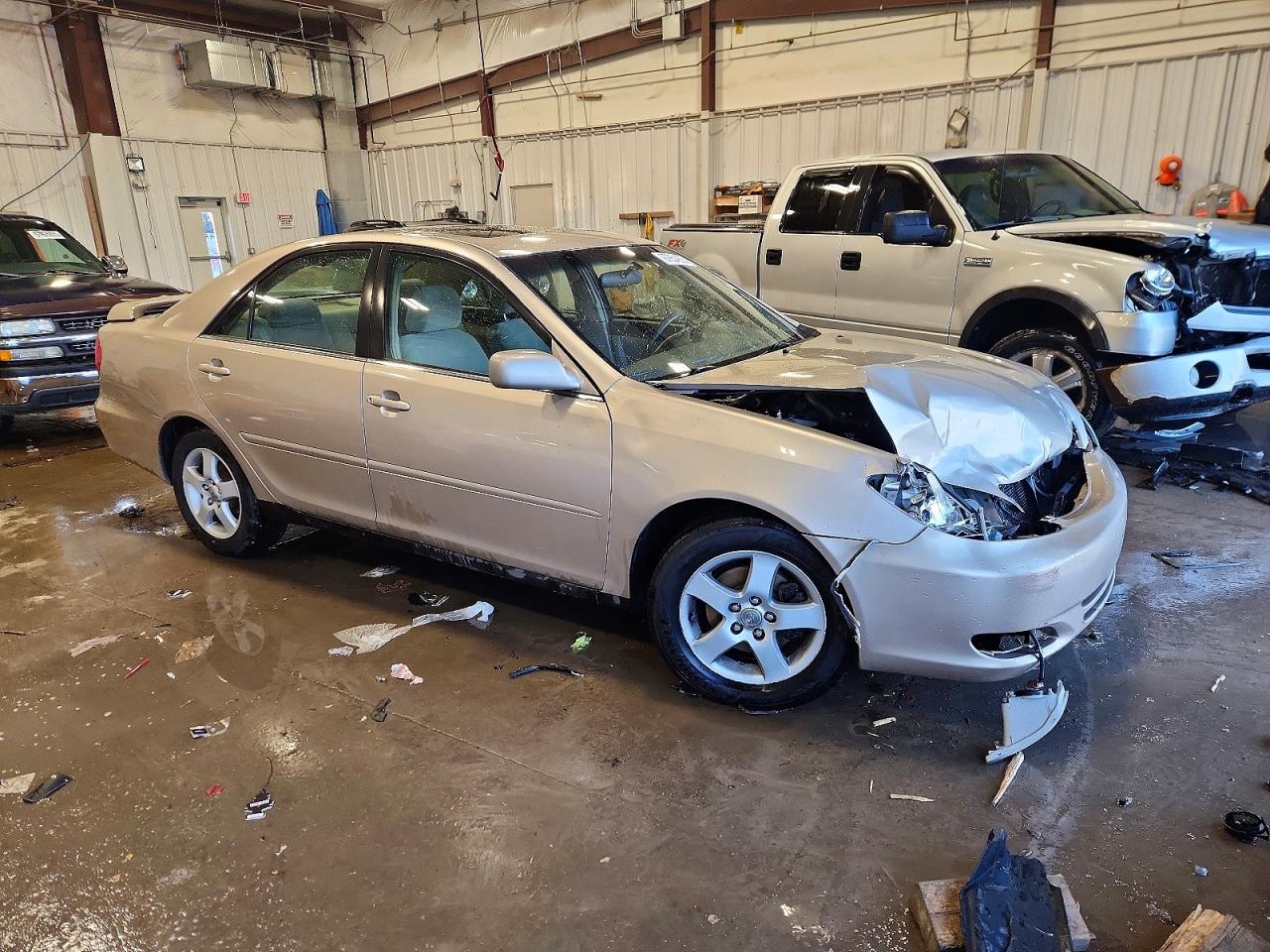 2002 TOYOTA CAMRY LE photo 4