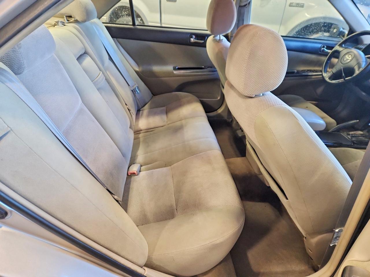 2002 TOYOTA CAMRY LE photo 10