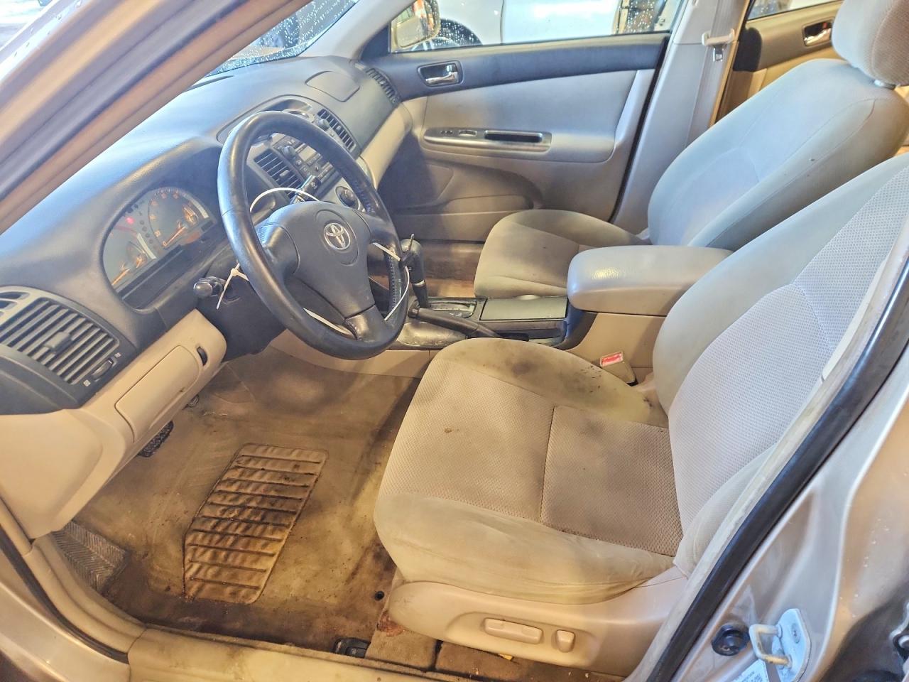 2002 TOYOTA CAMRY LE photo 7