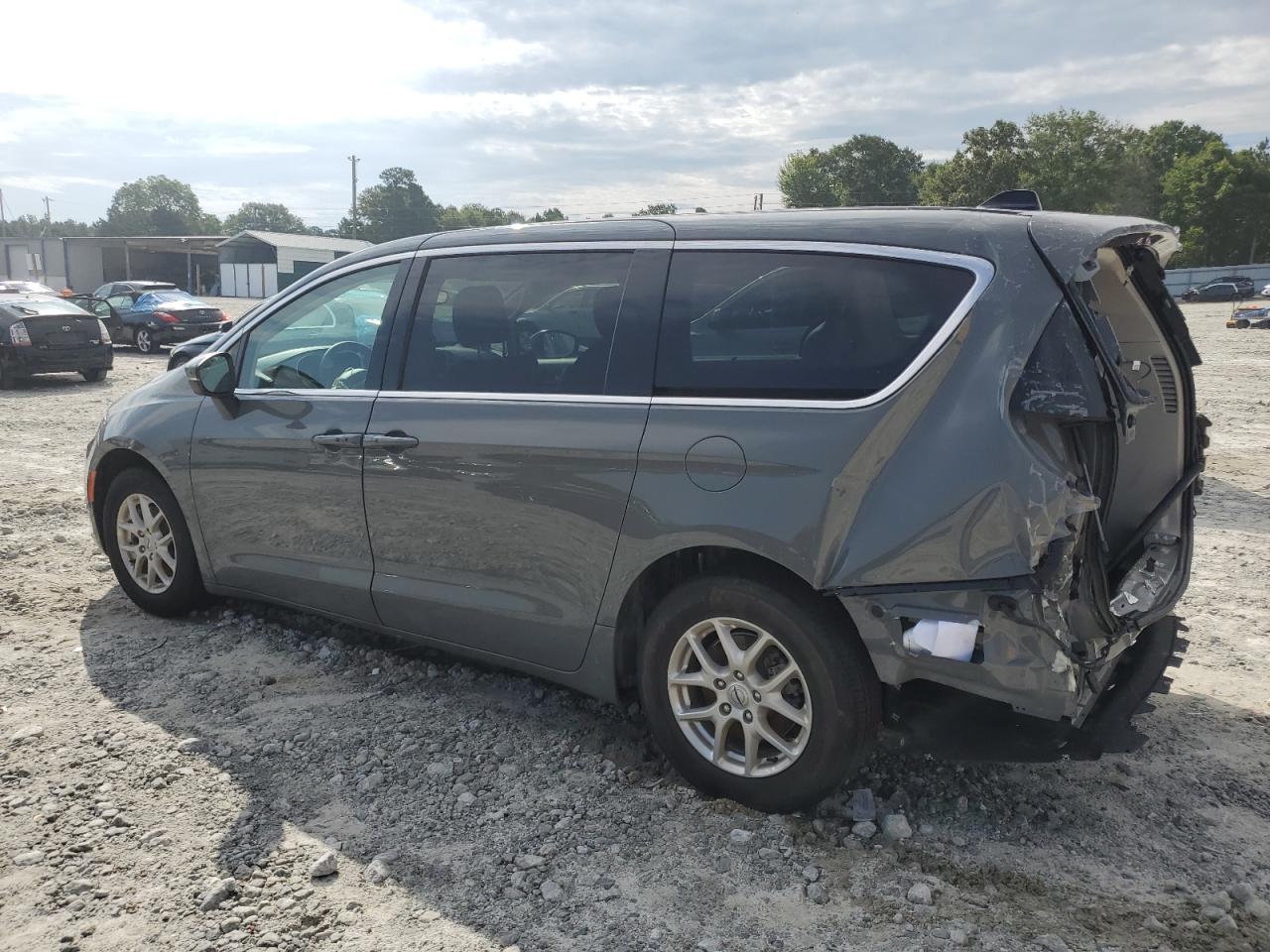 2023 CHRYSLER PACIFICA TOURING L photo 2