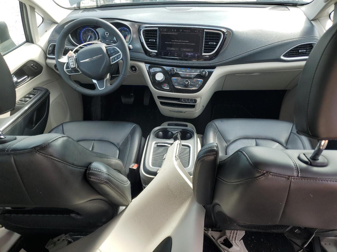 2023 CHRYSLER PACIFICA TOURING L photo 8