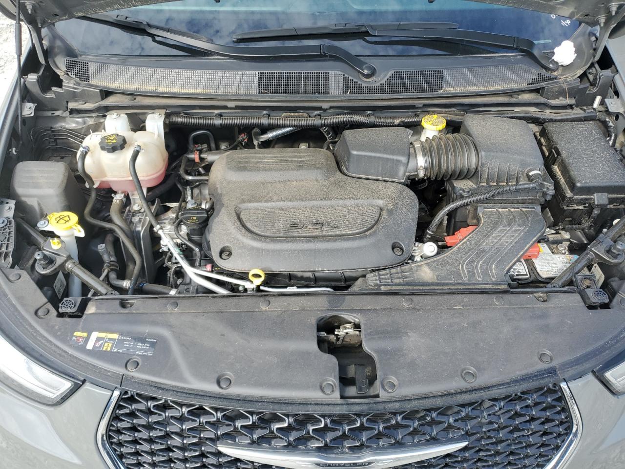 2023 CHRYSLER PACIFICA TOURING L photo 12