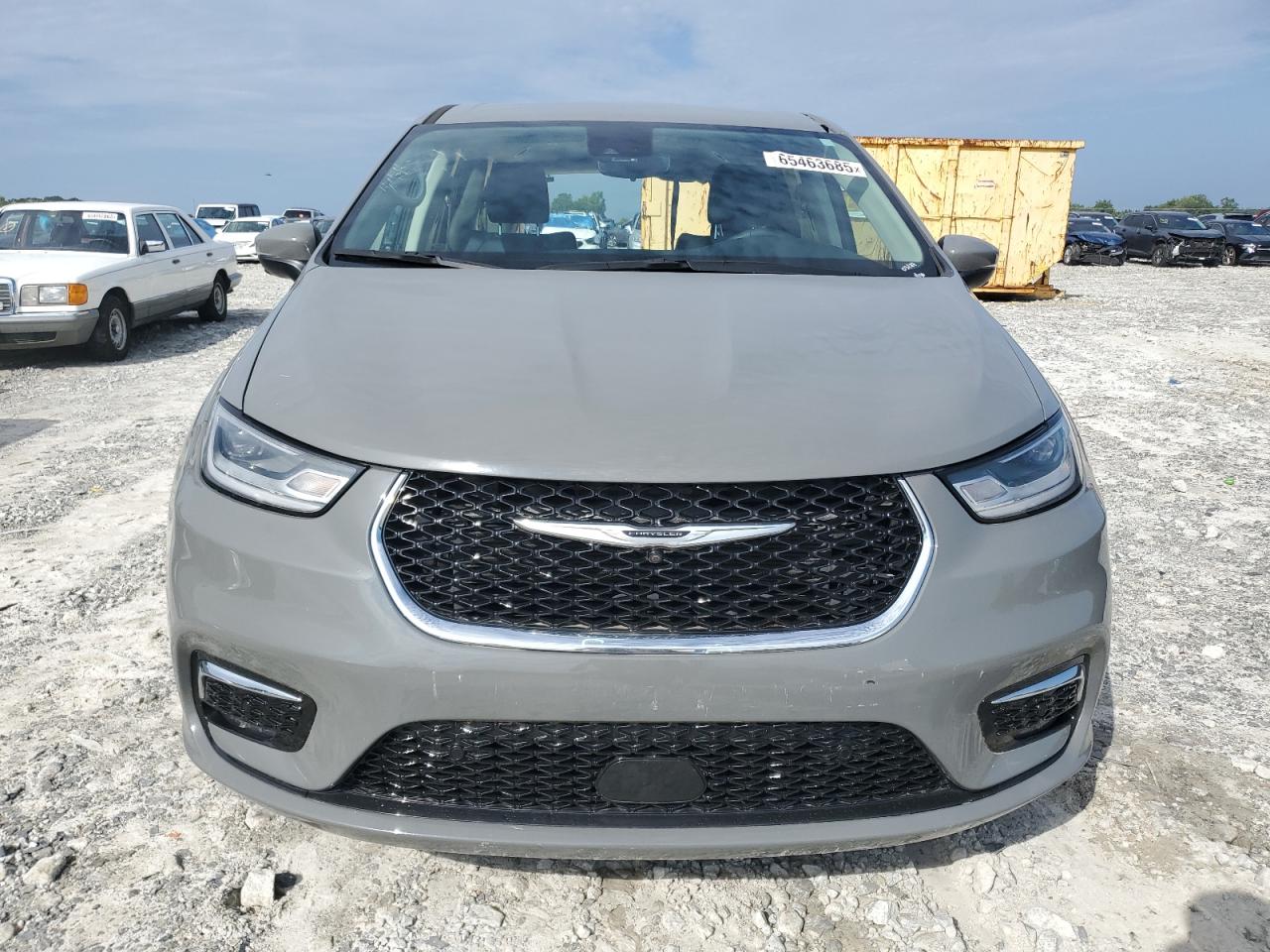 2023 CHRYSLER PACIFICA TOURING L photo 5