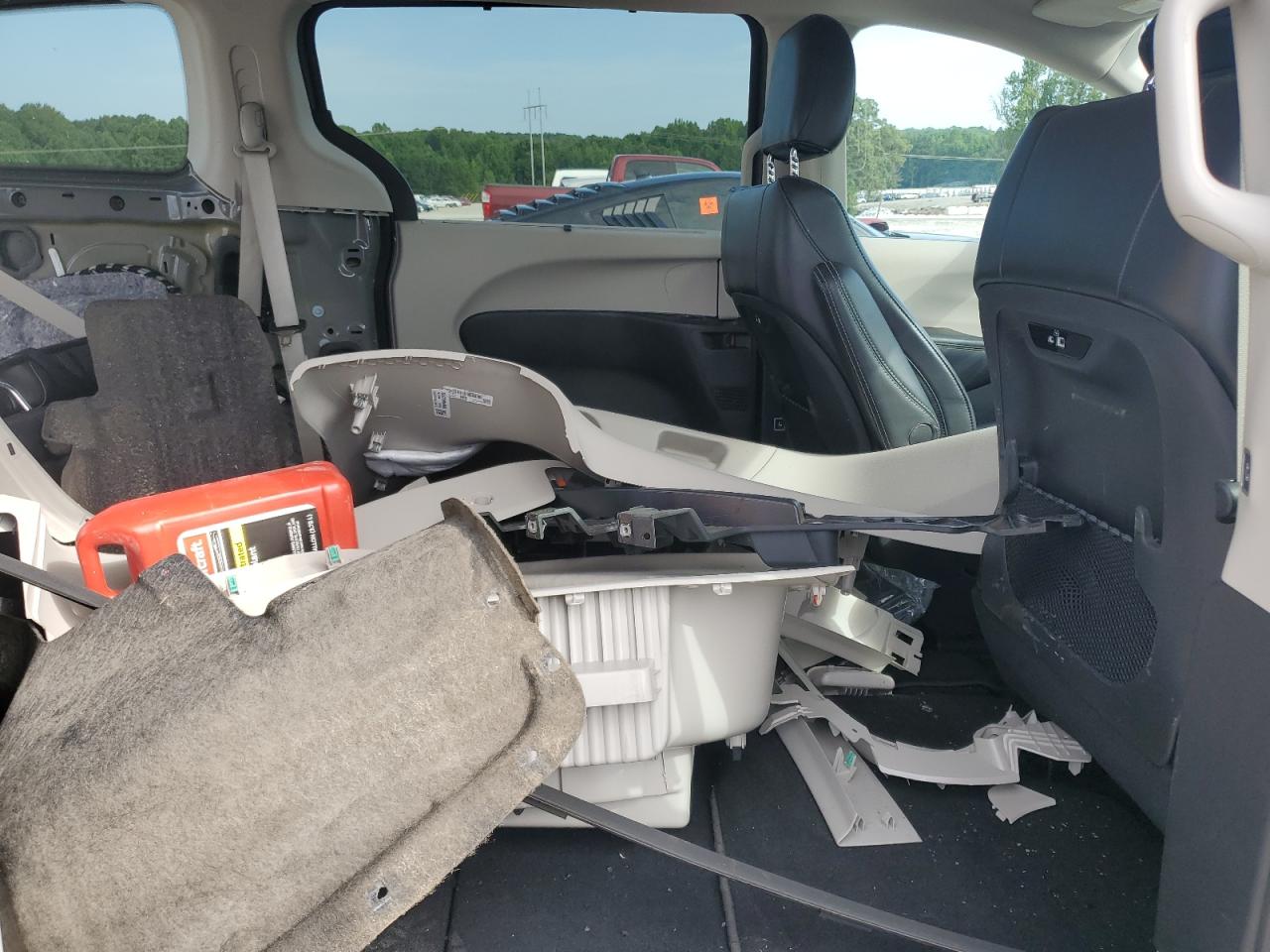 2023 CHRYSLER PACIFICA TOURING L photo 11