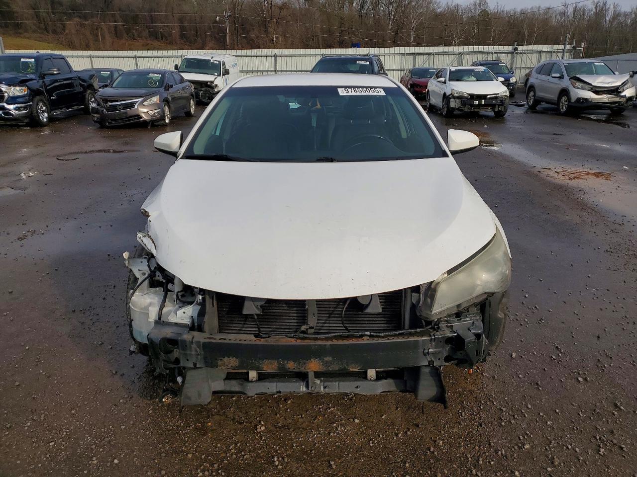 2015 TOYOTA CAMRY LE photo 5