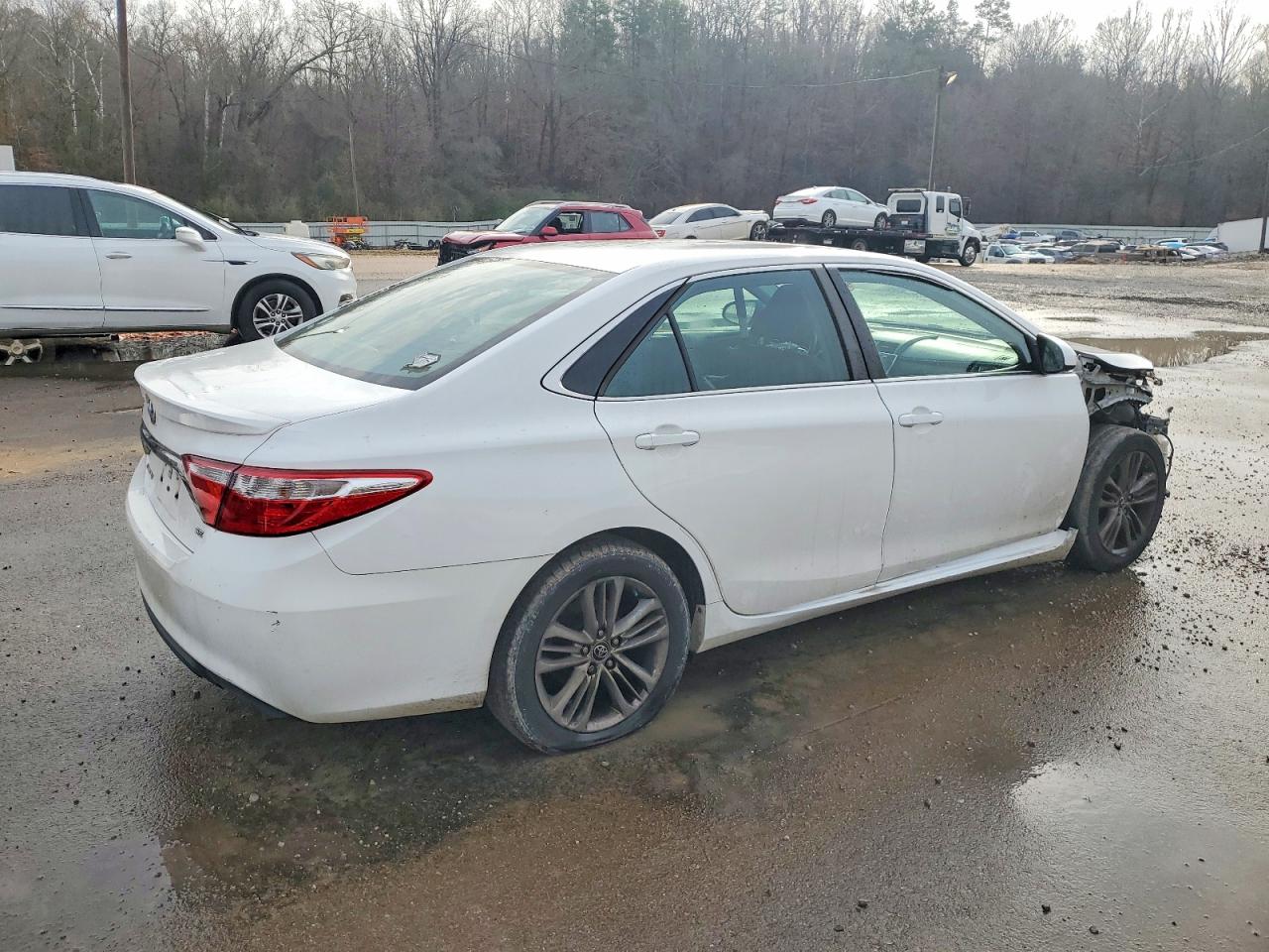 2015 TOYOTA CAMRY LE photo 3