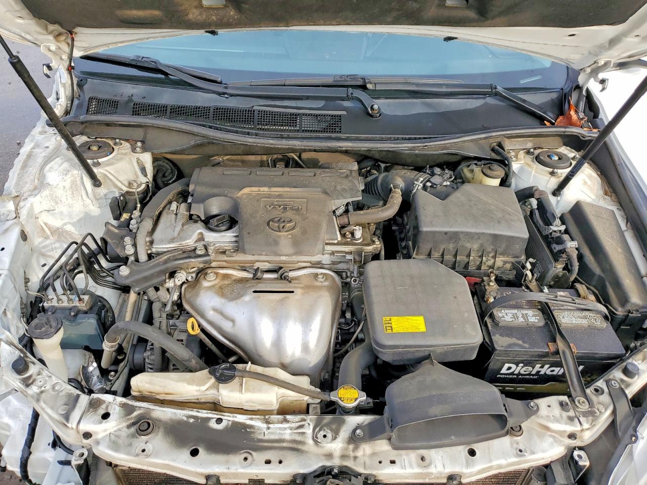 2015 TOYOTA CAMRY LE photo 11