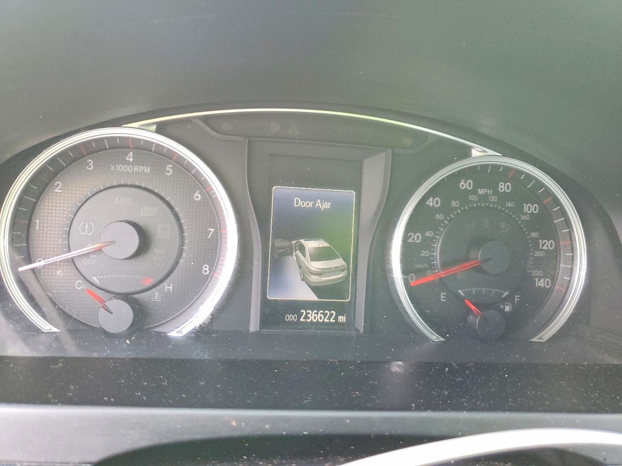 2015 TOYOTA CAMRY LE photo 9