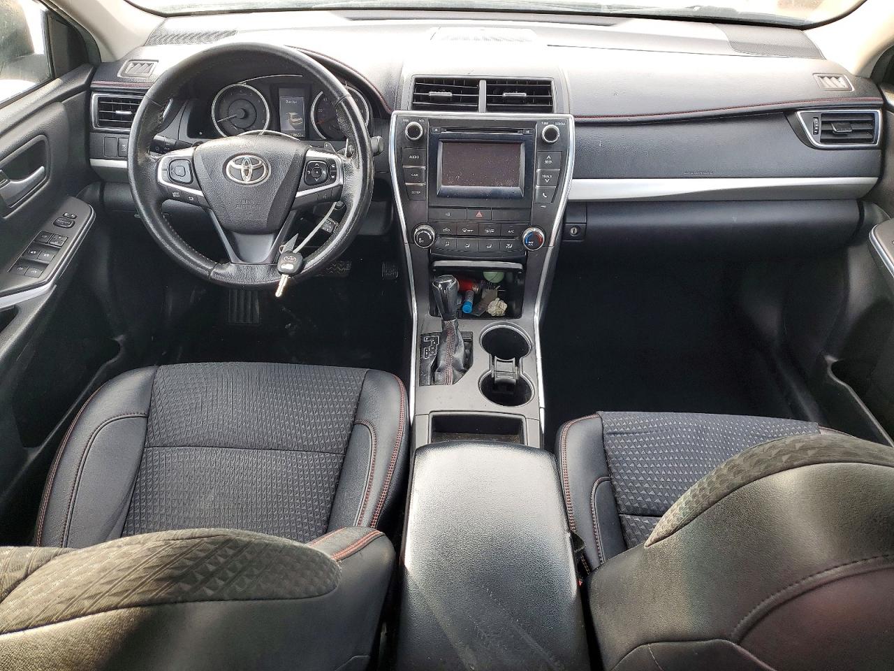 2015 TOYOTA CAMRY LE photo 8