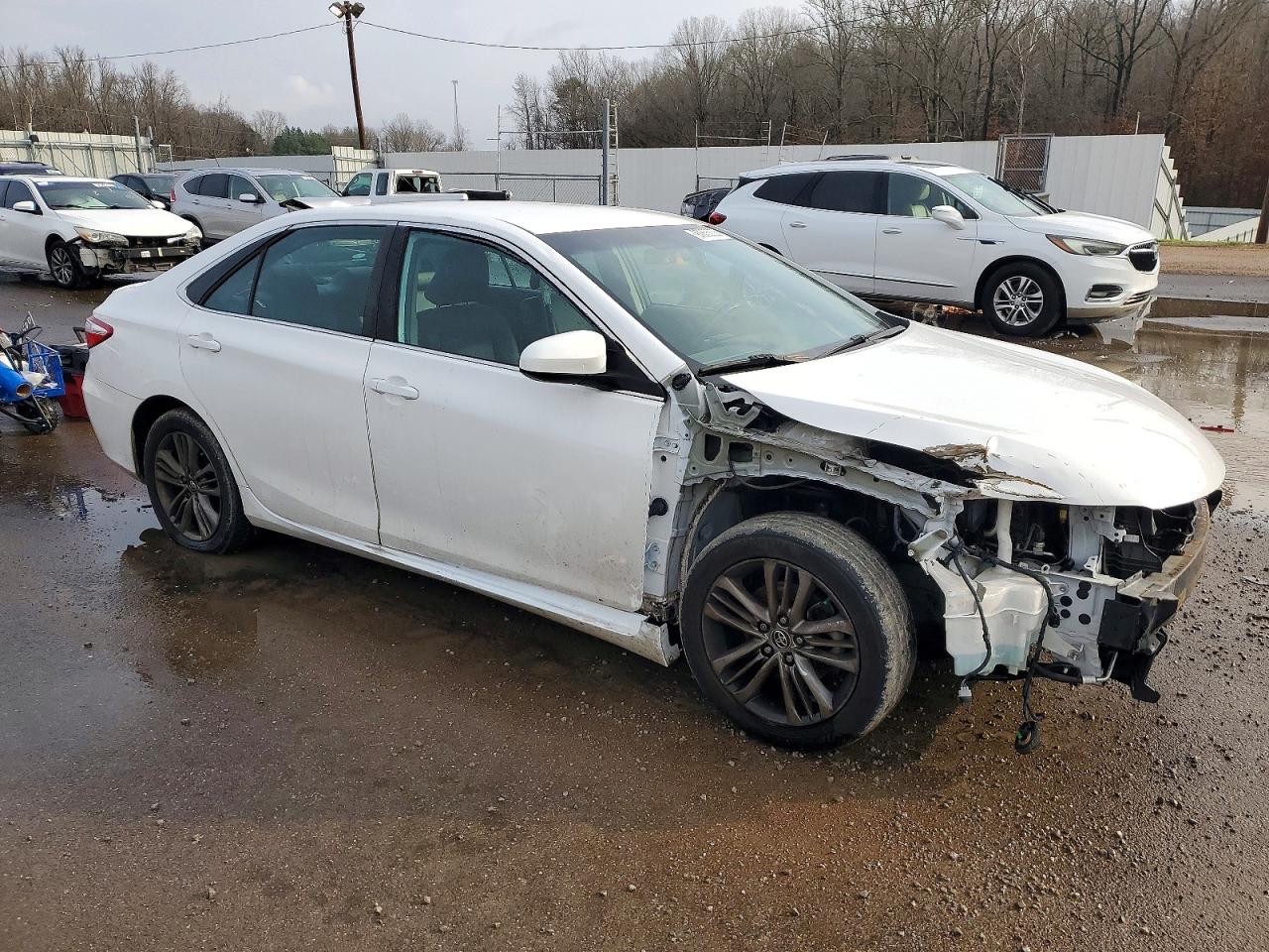 2015 TOYOTA CAMRY LE photo 4
