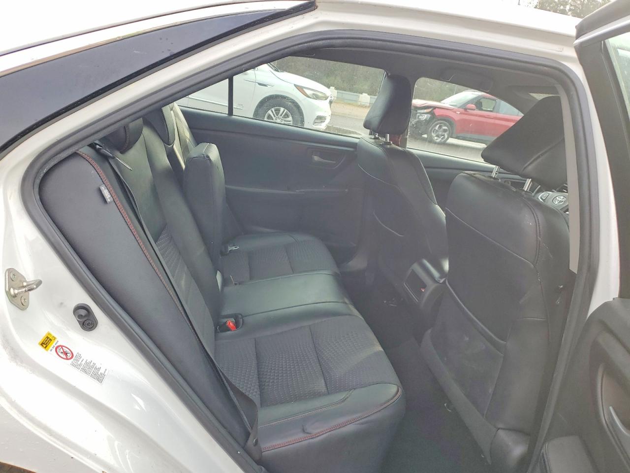 2015 TOYOTA CAMRY LE photo 10