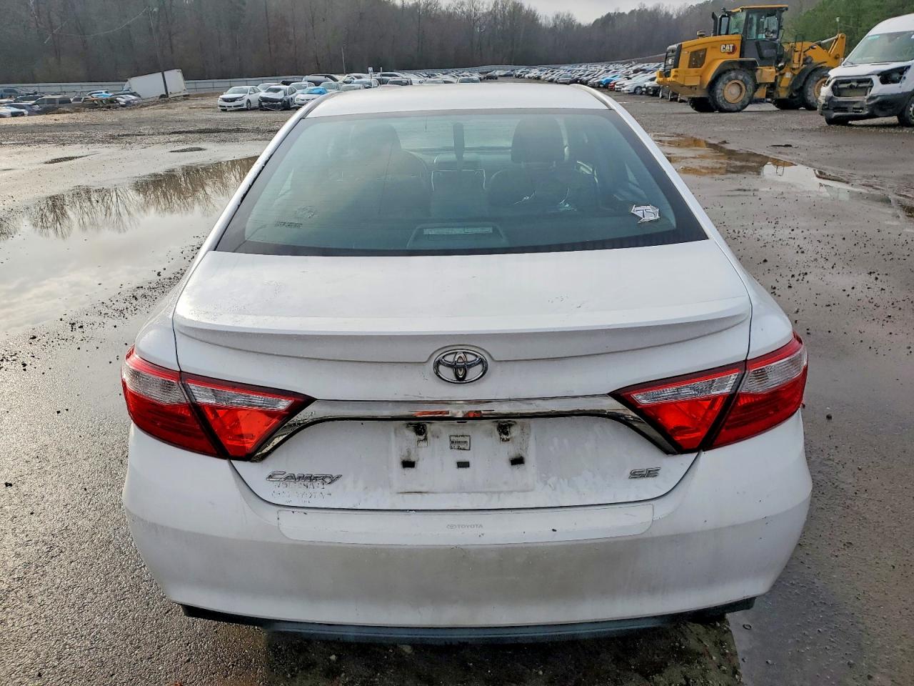 2015 TOYOTA CAMRY LE photo 6