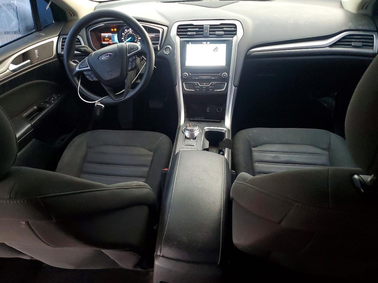 2017 FORD FUSION SE photo 8