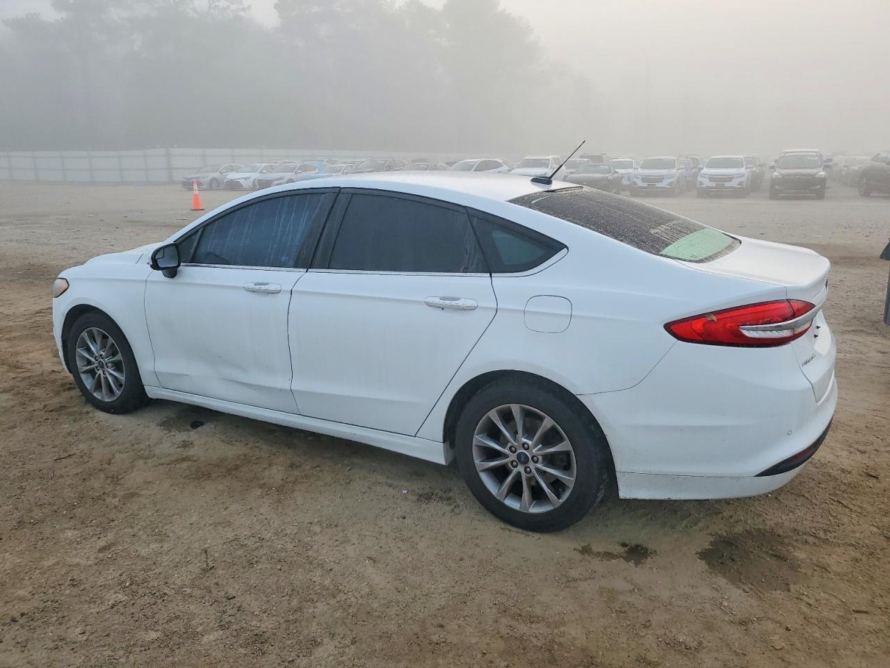 2017 FORD FUSION SE photo 2